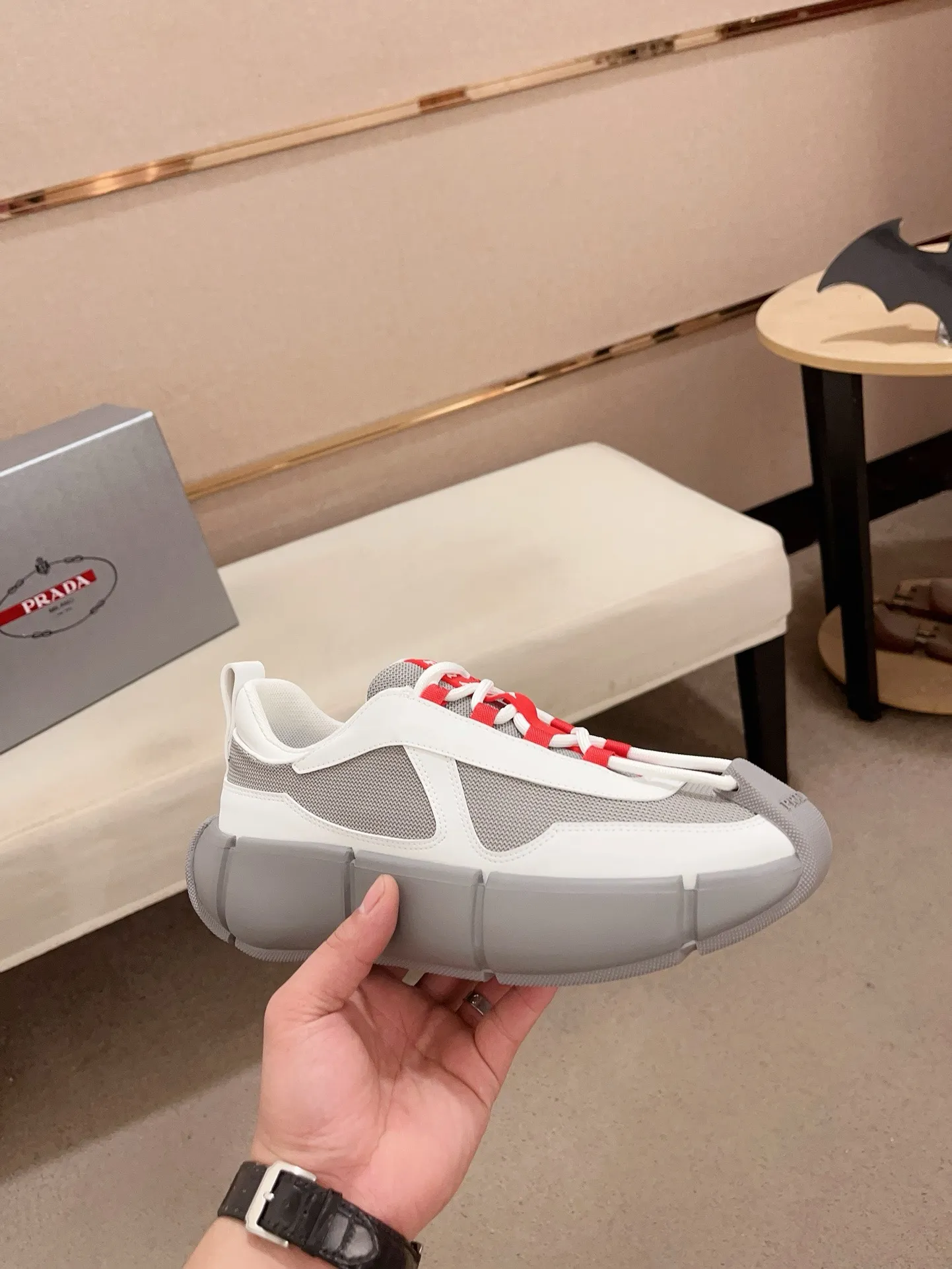 Men's shoes 💰 540💰 ✔️✔️✔️High version High-quality new PRADA (Prada) counters are launched simultaneously, new men's shoes, 😘fabrics are selected from first-layer cowhide. Lining: imported elastic mesh➕cowhide lining. 👍🏿High-end☄️Open-molded non-slip rubber outsole, exquisite lines, simple and elegant, comfortable and high-end for leisure travel. Number of yards: 38 to 44. (Can be customized for 45 non-refundable)